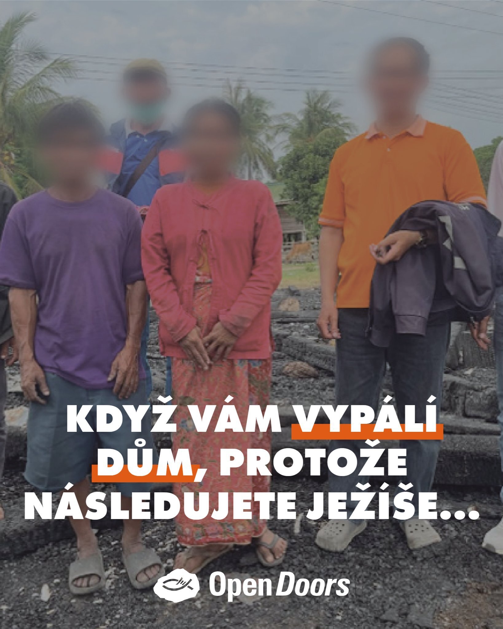 Rodina z Laosu se odmítla zříct víry poté, co jí vypálili dům